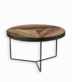 Table basse ronde en bois de bateau recyclé.