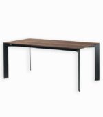 Table VALMO en teck recyclé un style très épuré.