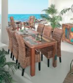 Une table unique issue de coques de vieux bateaux