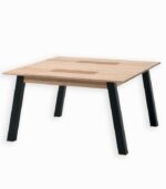 Une table carrée à l’esthétique épurée et intemporelle