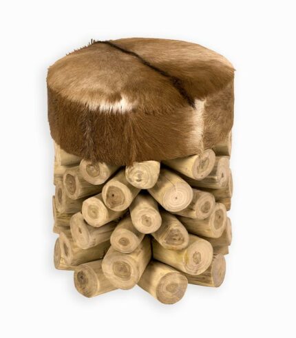 Pouf en bois avec assise en peau