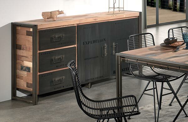 Bahut en bois de bateau et métal