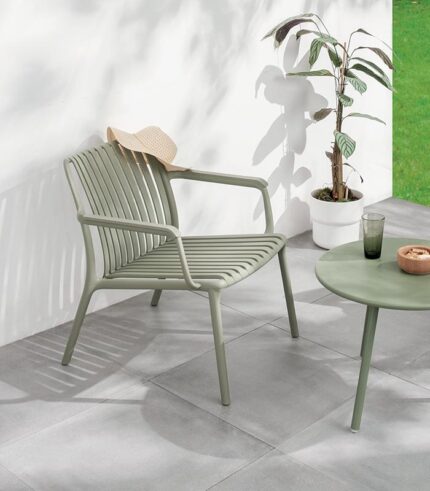 Fauteuil bas de jardin empilable AVILA