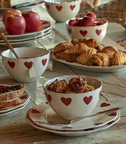 Vaisselle LOVING avec coeurs rouges