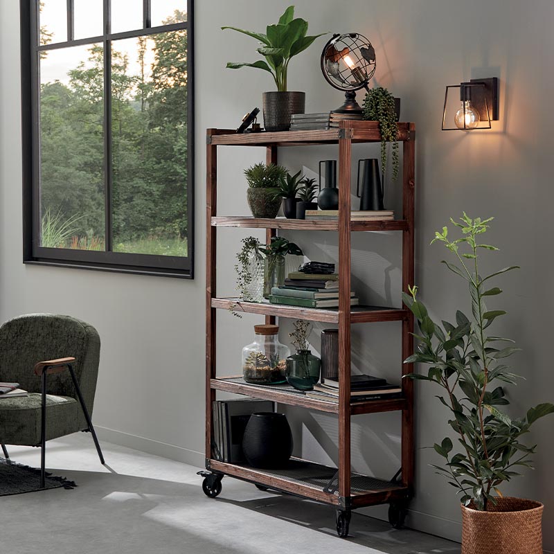 Etagère en sapin massif au design vintage