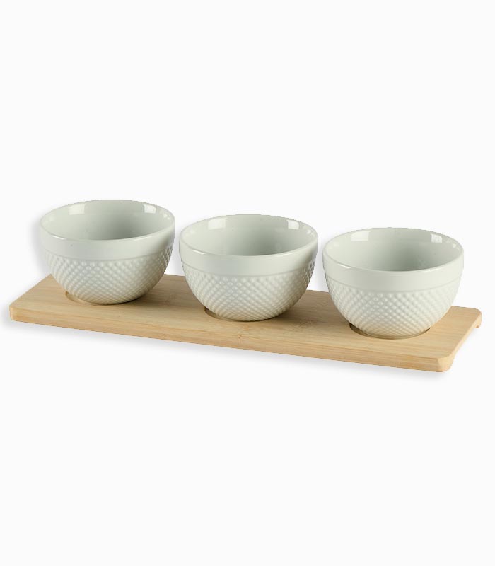 Ramequins ronds sur plateau bambou Ramequins ronds sur plateau bambou